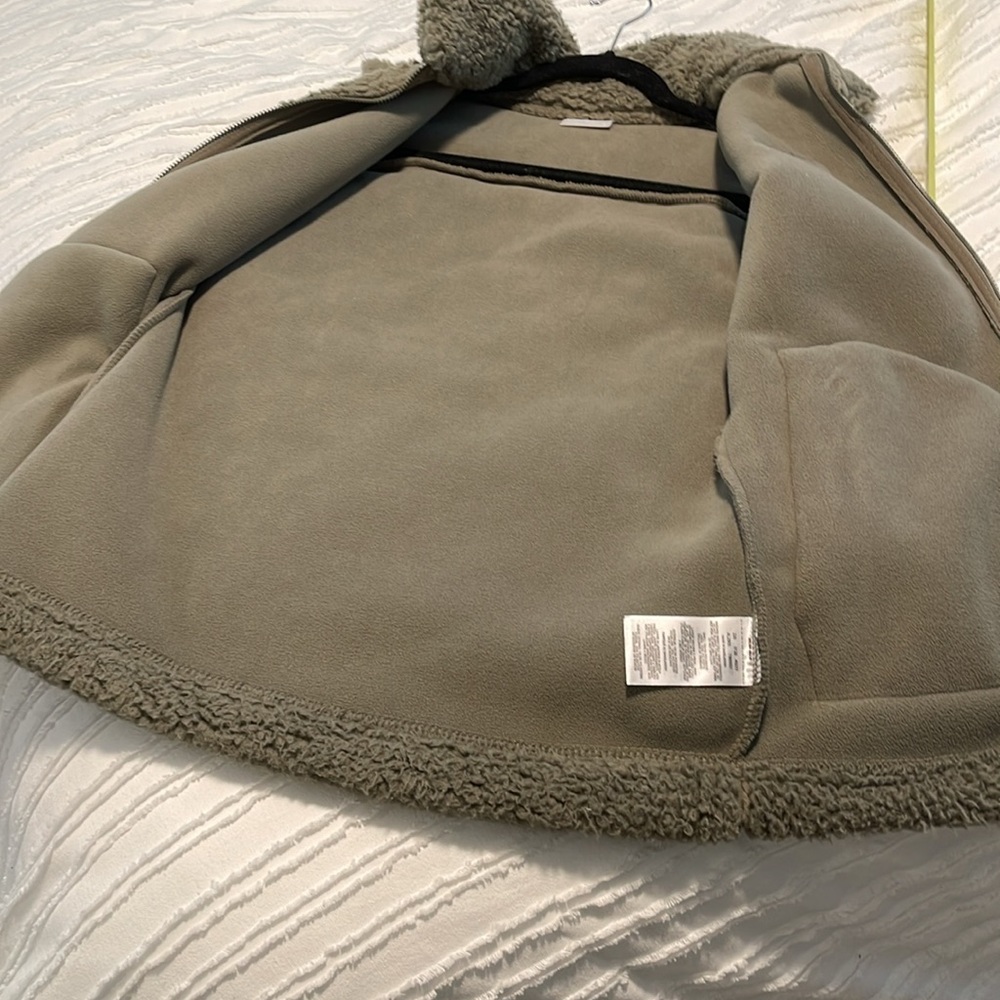 EUC Columbia Winter Pass Sherpa Vest - small - Picture 10 of 13